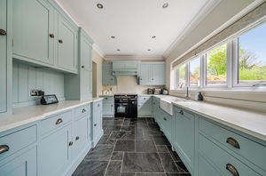 Kitchen diner angle 1- click for photo gallery